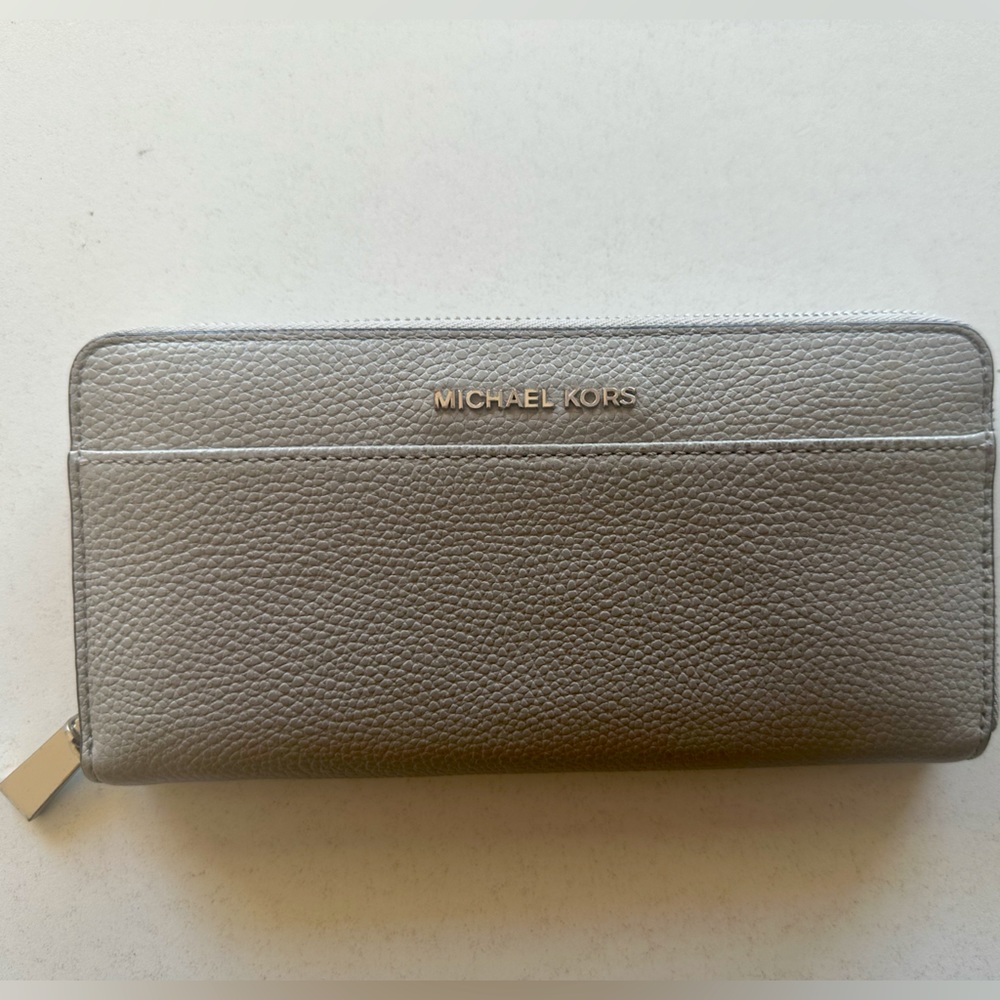 Wallet Designer By Michael Kors Size: Medium/Large